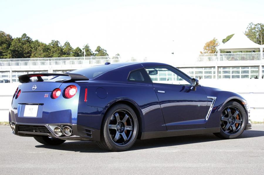  Nissan GT-R 2015 года  (фото 51 из 56)